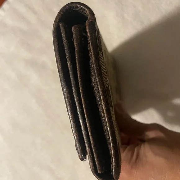 Authentic Gucci Wallet - Picture 7 of 8